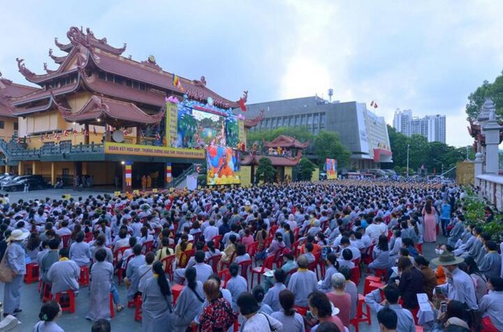 Trang nghiêm đại lễ Phật đản tại Việt Nam Quốc Tự - 1