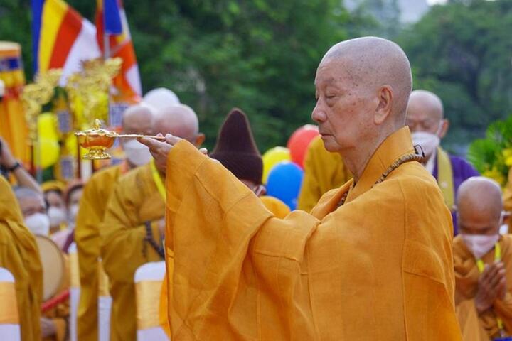 Trang nghiêm đại lễ Phật đản tại Việt Nam Quốc Tự - 2