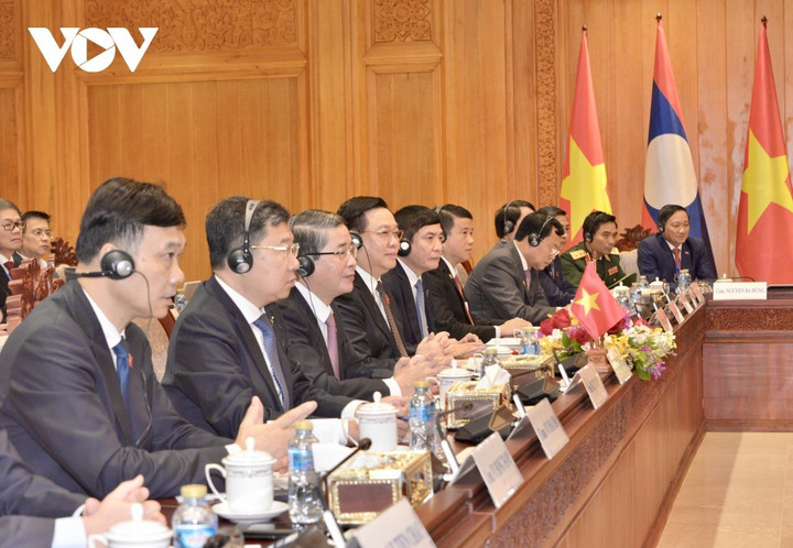 Hội đàm Chủ tịch Quốc hội Việt Nam và Lào: Quan hệ hai nước có ý nghĩa sống còn - 4