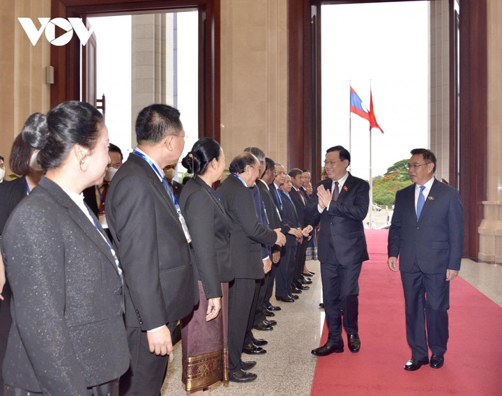 Hội đàm Chủ tịch Quốc hội Việt Nam và Lào: Quan hệ hai nước có ý nghĩa sống còn - 1