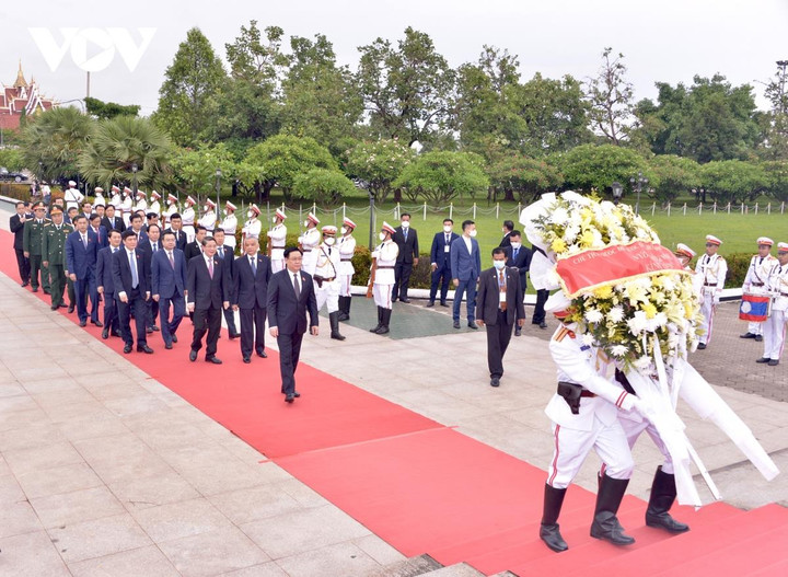 Hội đàm Chủ tịch Quốc hội Việt Nam và Lào: Quan hệ hai nước có ý nghĩa sống còn - 10