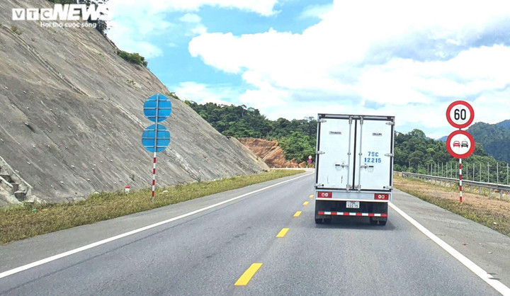 Vì sao phải điều chỉnh biển báo tốc độ trên cao tốc La Sơn-Túy Loan? - 2