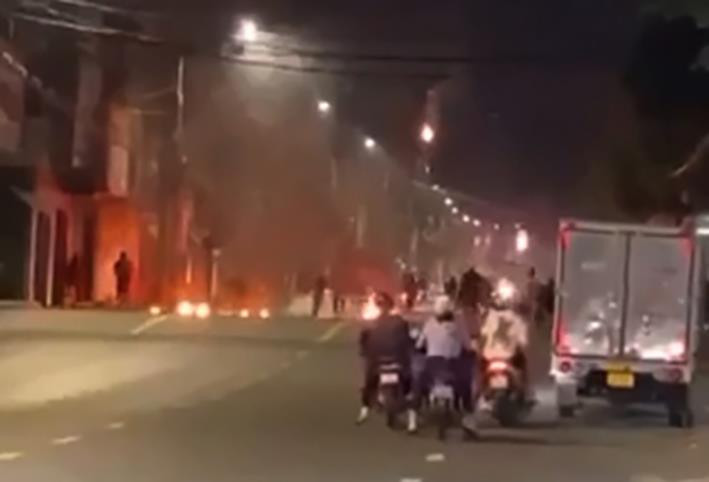 Hơn 20 thanh thiếu niên tham gia cuộc hỗn chiến bằng bom xăng ở Đồng Nai - 2