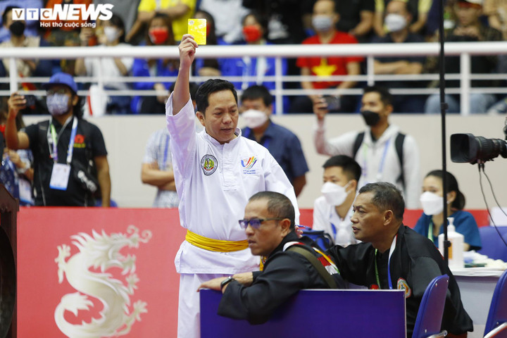 Thành viên đội Pencak Silat Indonesia suýt đánh nhau với trọng tài đồng hương - 1