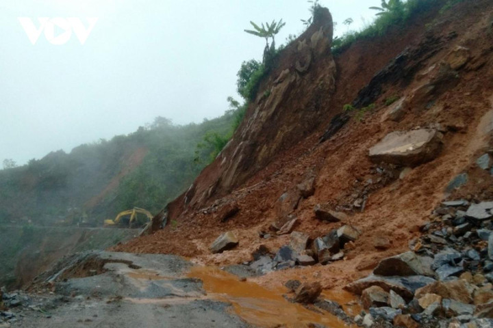 Sạt lở đường tại Lai Châu, gây cô lập xã vùng cao Tà Tổng - 3