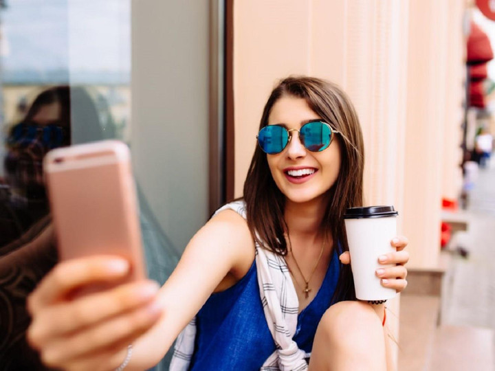 Mẹo chụp ảnh tự sướng giúp mặt bớt tròn, đẹp long lanh - 3