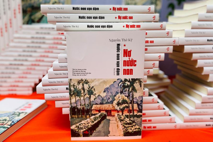 Ra mắt đồng thời vở sân khấu và tiểu thuyết về Chủ tịch Hồ Chí Minh - 2