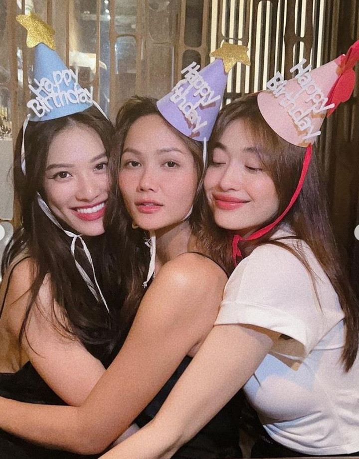 Sao Việt 16/5: Cát Phượng vui vẻ sau thông báo chia tay Kiều Minh Tuấn - 12