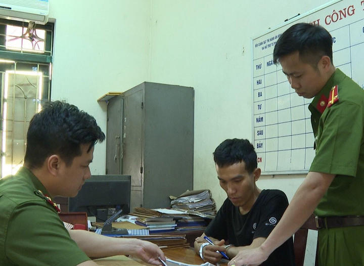 Thợ sửa khoá đột nhập nhà khách, 'cuỗm' cả trăm triệu đồng - 1