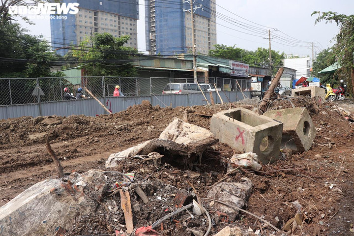 TP.HCM: Đường Lương Định Của thi công trở lại sau thời gian dài 'đắp chiếu' - 9