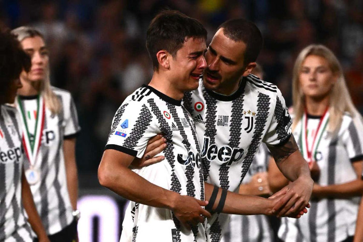 Paulo Dybala bật khóc trong trận đấu cuối cùng trên sân nhà của Juventus - 1