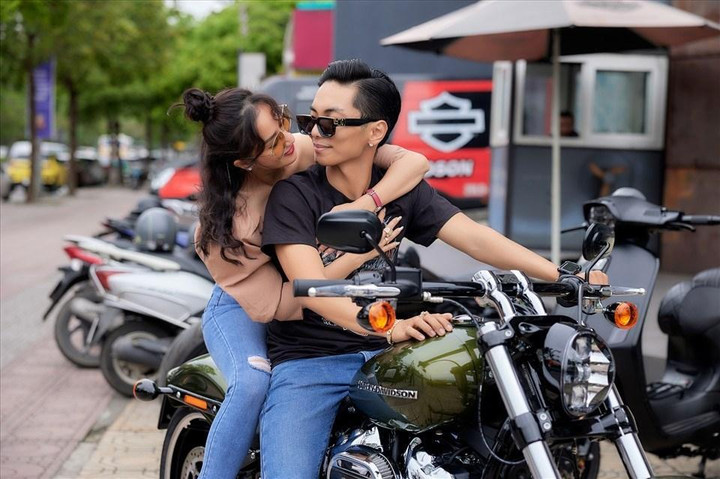 'Soi' chiếc Harley-Davidson tiển tỷ mà Khánh Thi tặng Phan Hiển - 2