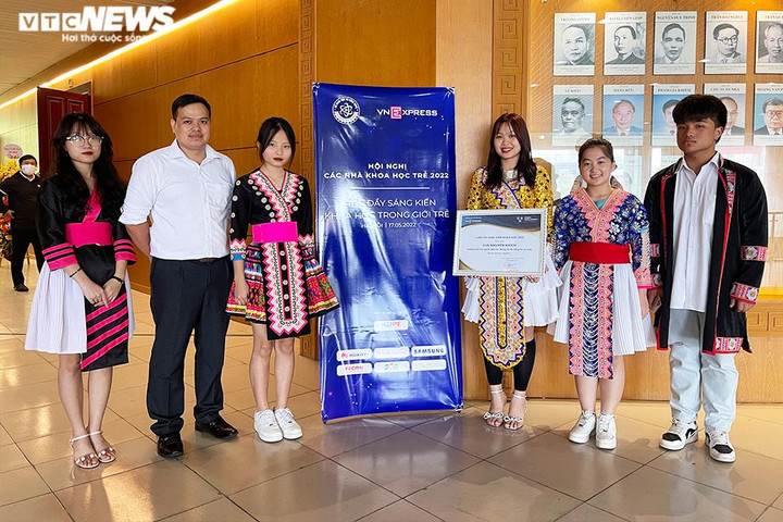 Nữ sinh lập website giúp người Mông không thạo tiếng Việt ôn thi bằng lái xe máy - 1