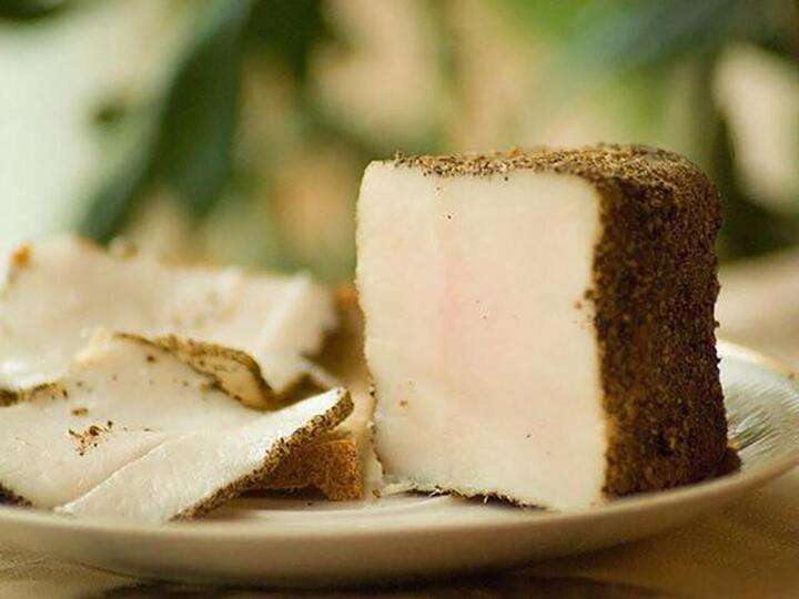 Cục mỡ lợn ướp muối khiến người Nga mê mệt, nhìn rất ngấy nhưng liệu có khó ăn? - 1