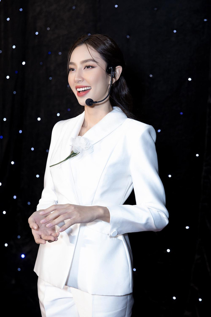 Hoa hậu Thuỳ Tiên nhận học bổng thạc sĩ từ trường đại học nổi tiếng Thụy Sĩ - 4