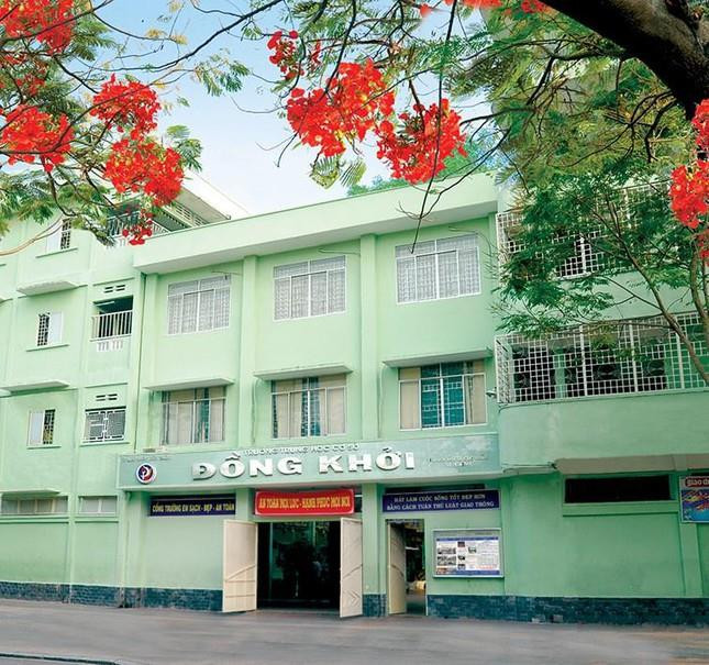 TP.HCM: Xôn xao clip nữ sinh trường Đồng Khởi bị nhóm bạn đánh hội đồng - 1