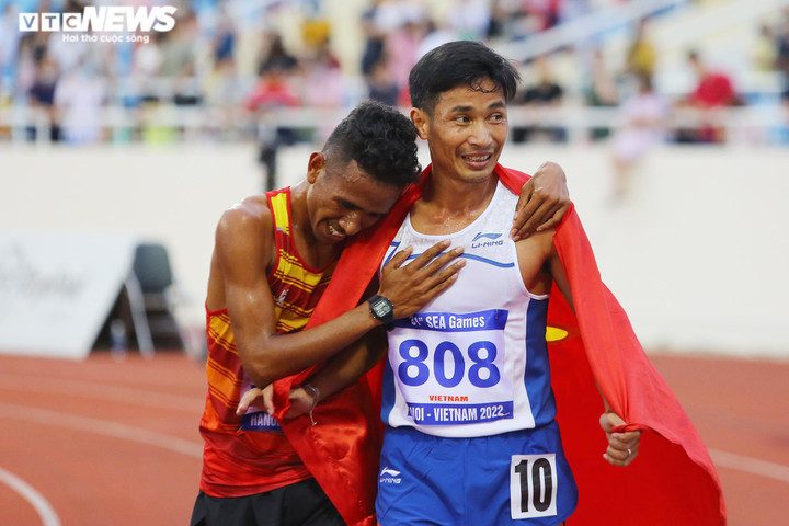 Người hùng thể thao Timor Leste vẫy cờ Việt Nam ăn mừng: 'Tôi yêu Việt Nam' - 1