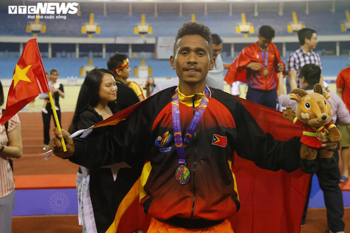 Người hùng thể thao Timor Leste vẫy cờ Việt Nam ăn mừng: 'Tôi yêu Việt Nam' - 4