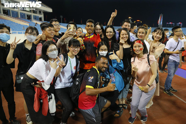 Người hùng thể thao Timor Leste vẫy cờ Việt Nam ăn mừng: 'Tôi yêu Việt Nam' - 2