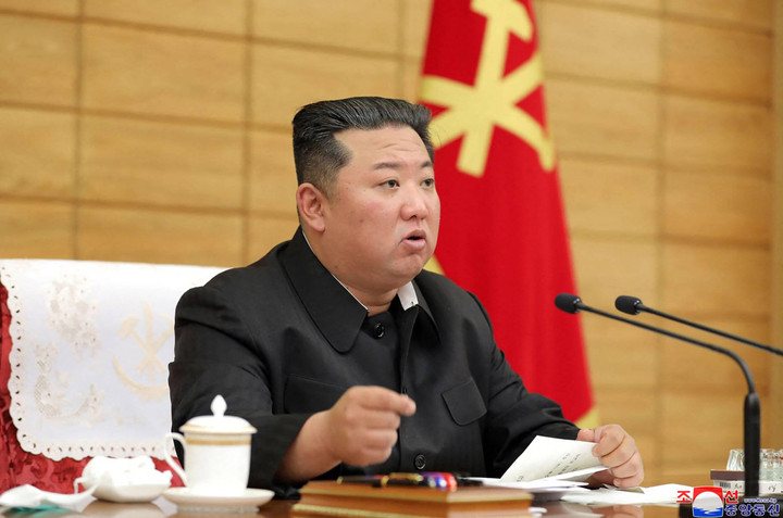 Ông Kim Jong-un nói quan chức Triều Tiên thiếu sót, trì trệ trong chống COVID-19 - 1