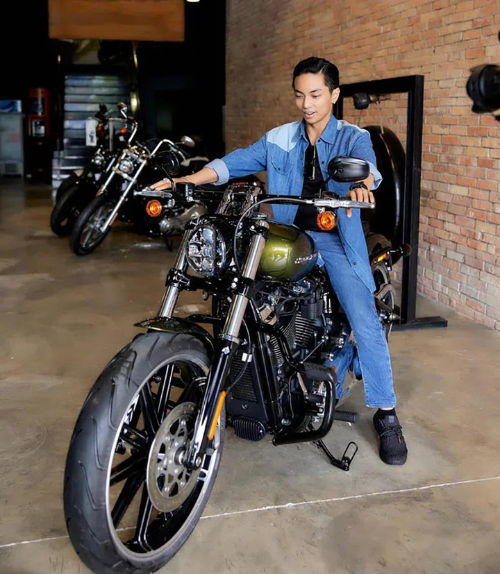 Đâu chỉ nghệ sĩ nam, mỹ nhân Việt cũng mạnh tay chi tiền tỉ mua xe tặng chồng - 4