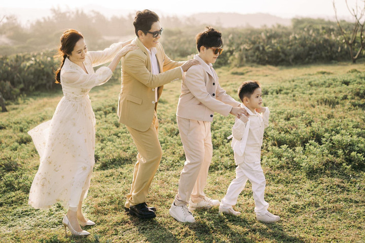 Sao Việt 20/5: Đông Nhi tươi tắn trở lại sau ồn ào bị fan quay lưng - 2