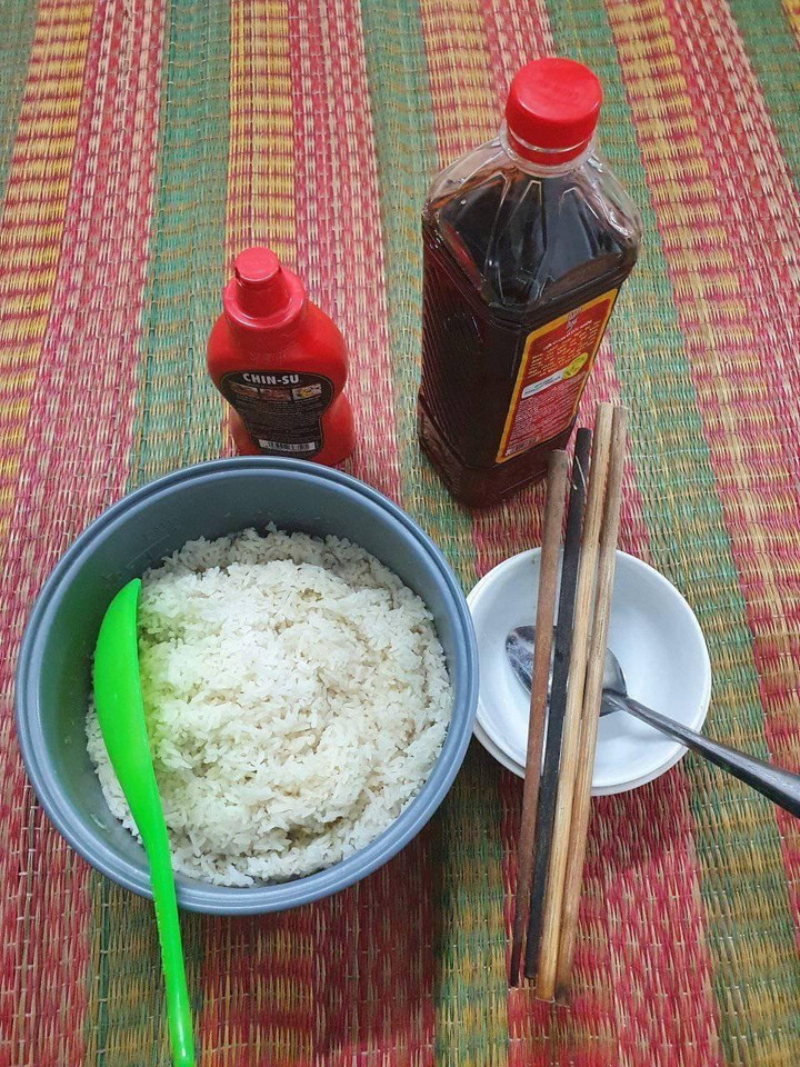 Chưa cuối tháng mà dân tình đã mời nhau bữa cơm 'thiếu mùi tiền, thừa hài hước' - 1