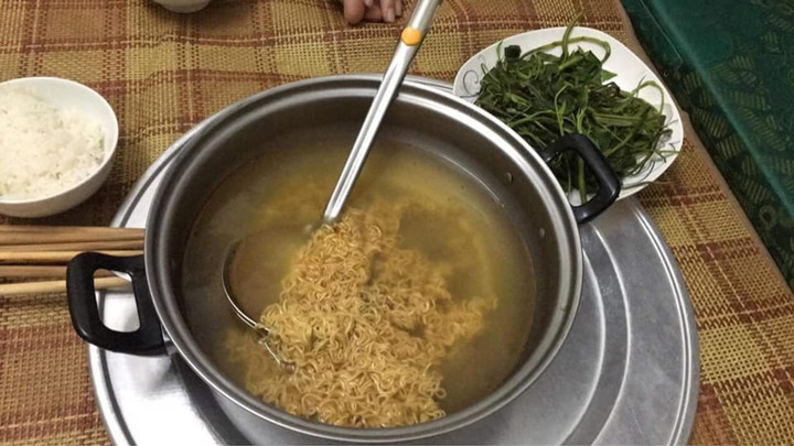 Chưa cuối tháng mà dân tình đã mời nhau bữa cơm 'thiếu mùi tiền, thừa hài hước' - 5