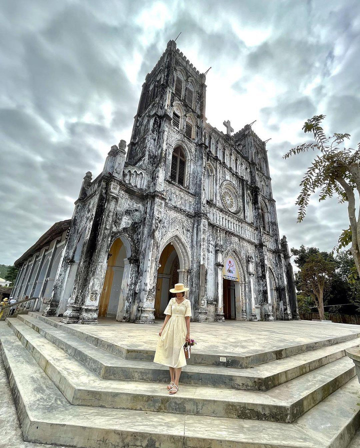 Rêu phong không kém Nhà thờ Lớn, Phú Yên cũng có 1 nhà thờ cổ bậc nhất Việt Nam - 9