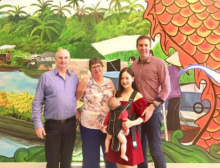 Lan Phương làm dâu khi lấy chồng Tây: Chưa từng phải nấu ăn, ông bà tự rửa bát - 6