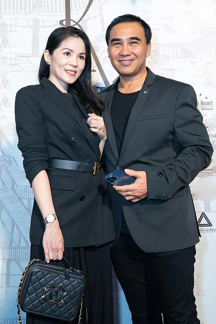 'Nóc nhà quyền lực' của Quyền Linh: Học vấn đáng nể còn khéo vun vén gia đình - 4