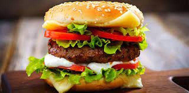 Thiếu nữ bị ung thư vì ăn vặt thay cơm, bác sĩ khuyến cáo 6 món nên tránh