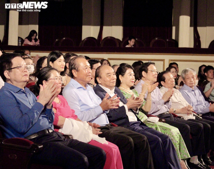 Công diễn 'Nợ nước non' - vở kịch xúc động về thời trẻ của Bác Hồ - 1