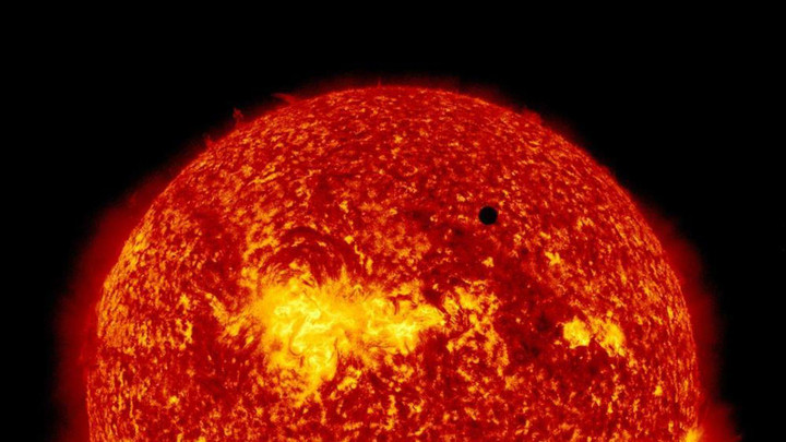 Người phụ nữ ‘sở hữu’ Mặt trời: Muốn thu thuế nhân loại, chia hẳn đất để bán - 1