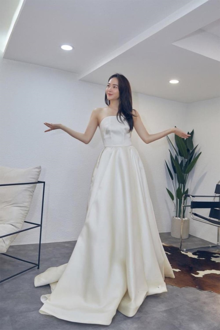 Đỗ Mỹ Linh thử váy cưới trước thềm hôn lễ: Nhan sắc cô dâu mỹ miều, khí  chất chuẩn phu nhân hào môn