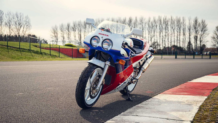 Siêu môtô Honda 32 năm tuổi được bán đấu giá cao kỷ lục - 4