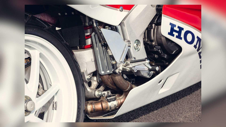 Siêu môtô Honda 32 năm tuổi được bán đấu giá cao kỷ lục - 6