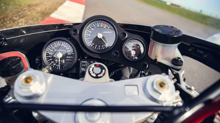 Siêu môtô Honda 32 năm tuổi được bán đấu giá cao kỷ lục - 2