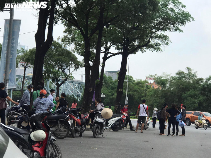 Chung kết U23 Việt Nam vs U23 Thái Lan: 'Phe vé' tất bật săn mua, chèo kéo bán - 1
