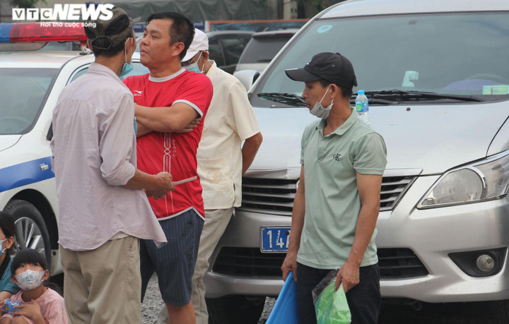Ảnh: Thắt chặt an ninh vào sân Cẩm Phả xem chung kết bóng đá nữ SEA Games 31 - 12