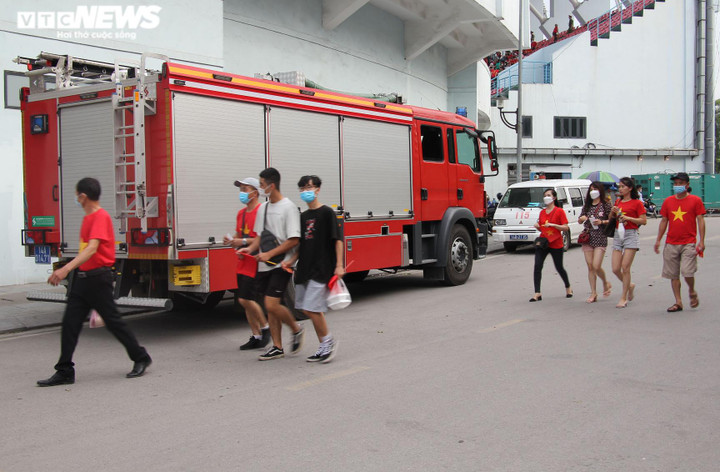 Ảnh: Thắt chặt an ninh vào sân Cẩm Phả xem chung kết bóng đá nữ SEA Games 31 - 14