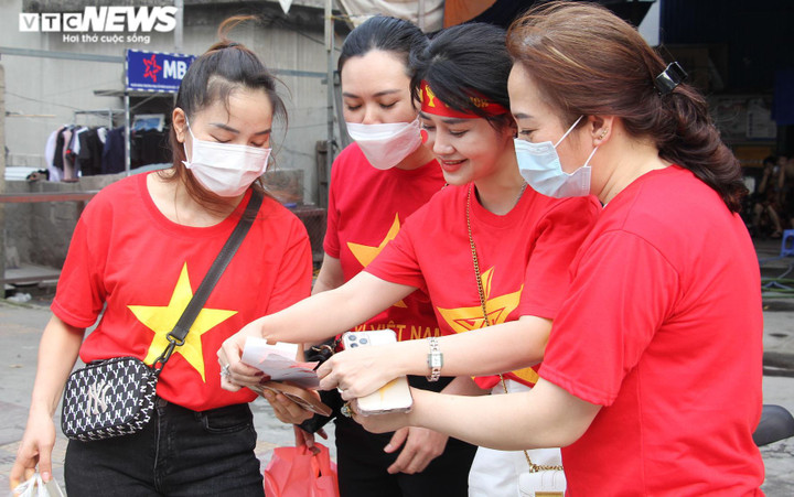 Ảnh: Thắt chặt an ninh vào sân Cẩm Phả xem chung kết bóng đá nữ SEA Games 31 - 4