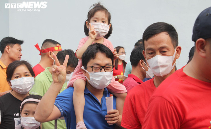 Ảnh: Thắt chặt an ninh vào sân Cẩm Phả xem chung kết bóng đá nữ SEA Games 31 - 5