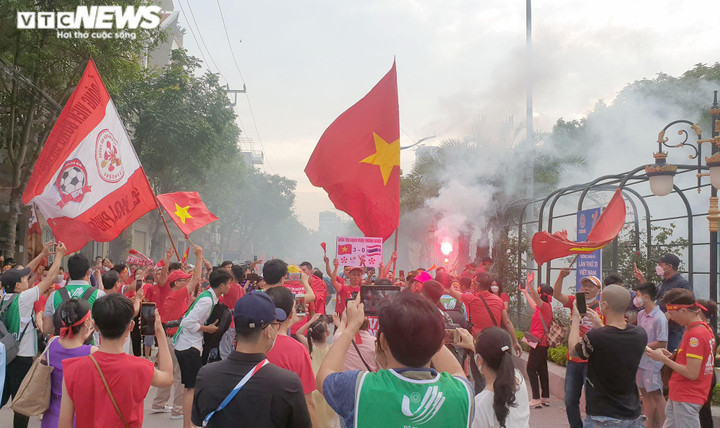 Ảnh: Thắt chặt an ninh vào sân Cẩm Phả xem chung kết bóng đá nữ SEA Games 31 - 6