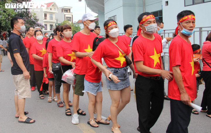 Ảnh: Thắt chặt an ninh vào sân Cẩm Phả xem chung kết bóng đá nữ SEA Games 31 - 7