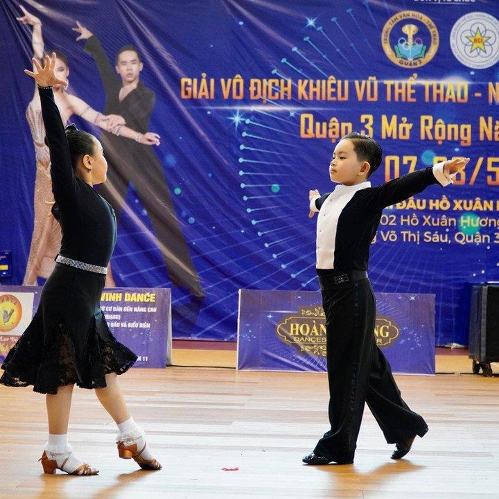 Con trai Khánh Thi-Phan Hiển cực điển trai, 7 tuổi đã ẵm loạt huy chương vàng - 9