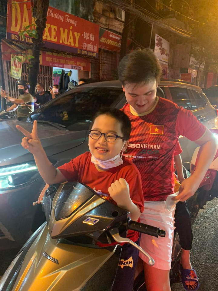 Hàng triệu người hâm mộ ăn mừng U23 Việt Nam vô địch SEA Games 31 - 21