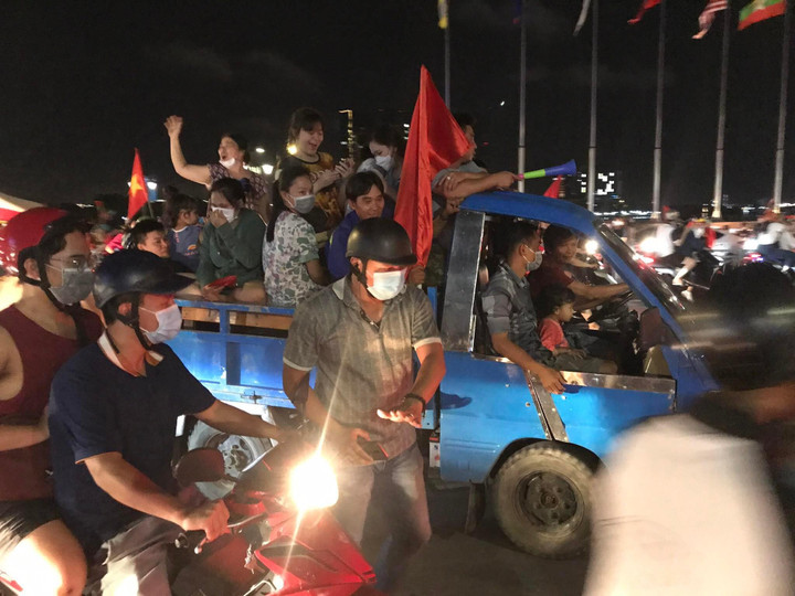 Hàng triệu người hâm mộ ăn mừng U23 Việt Nam vô địch SEA Games 31 - 10