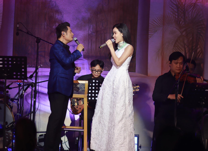 Sao Việt 22/5: Minh Hằng bất ngờ khi được tổ chức tiệc độc thân - 12