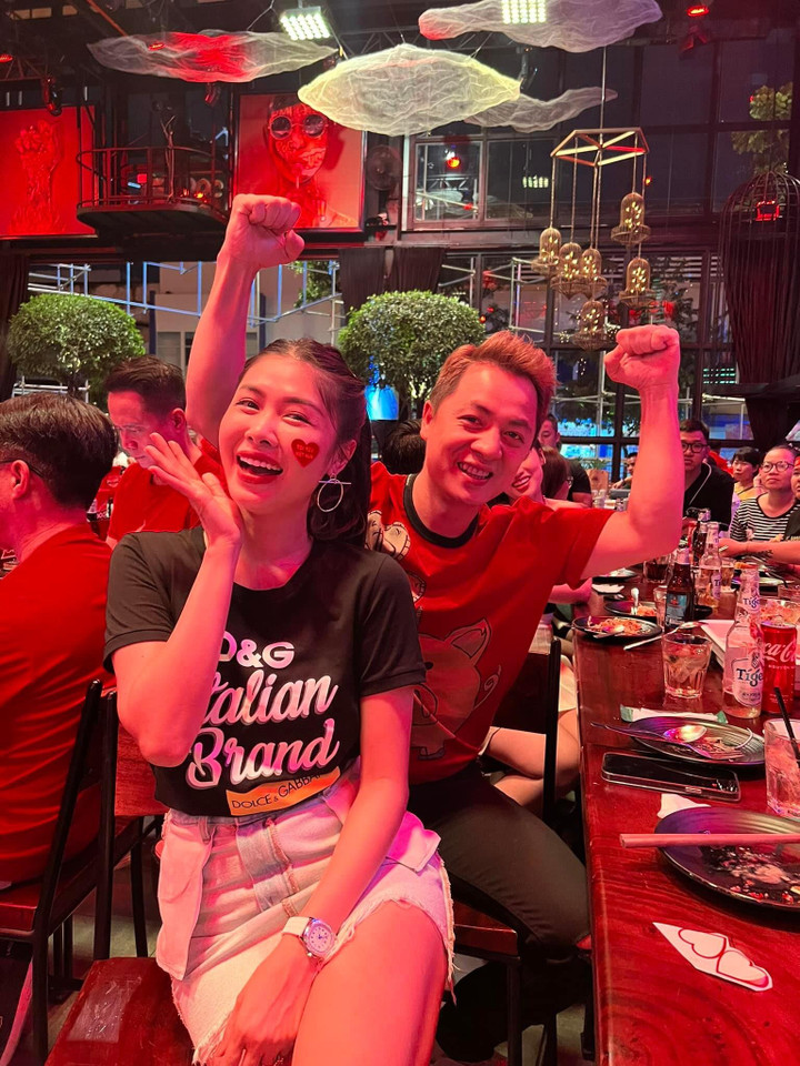 Hoa hậu Thuỳ Tiên cùng dàn sao đi bão ăn mừng U23 Việt Nam vô địch SEA Games 31 - 6